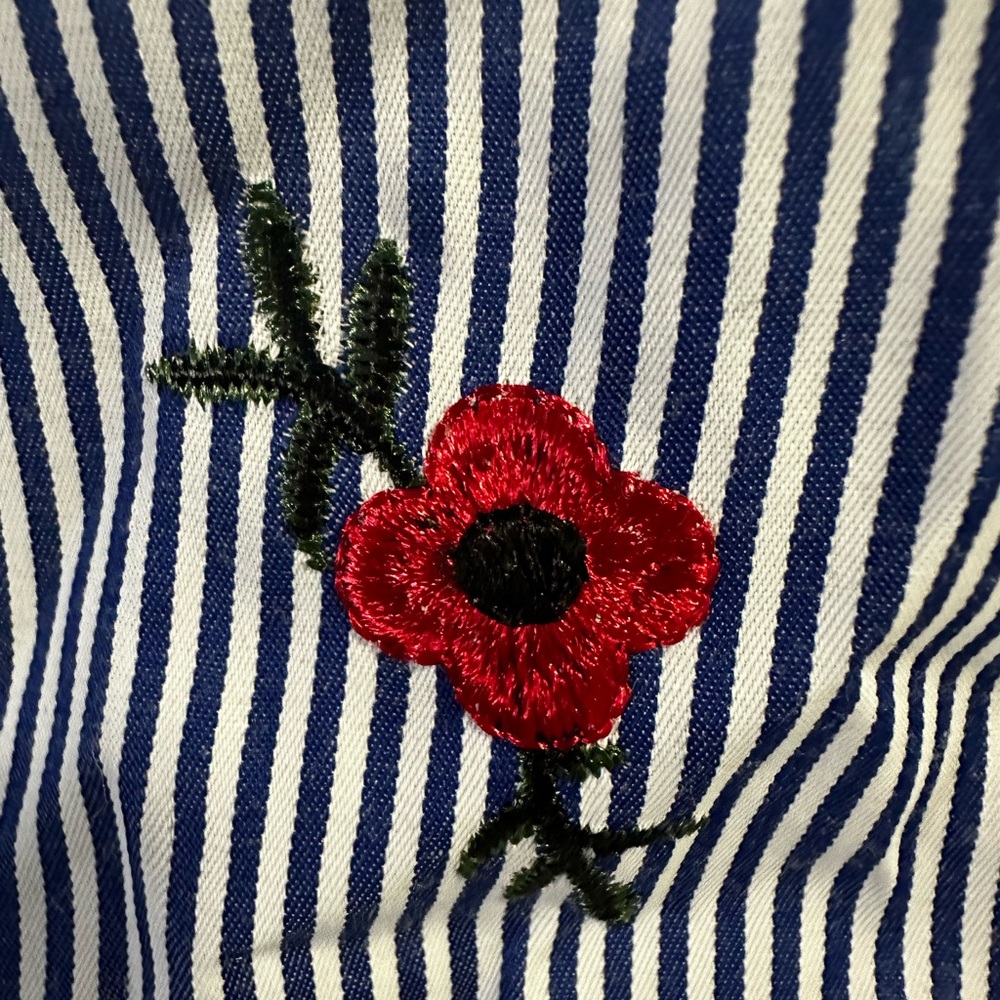 Striped Bow Off the Shoulder Top w/ embroidery Sz M